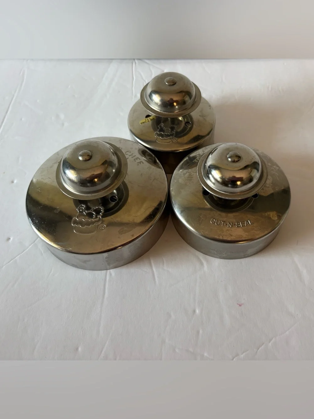 Pampered Chef Cut-N-Seal 3 piece Set 3”, 3.5”, 4”